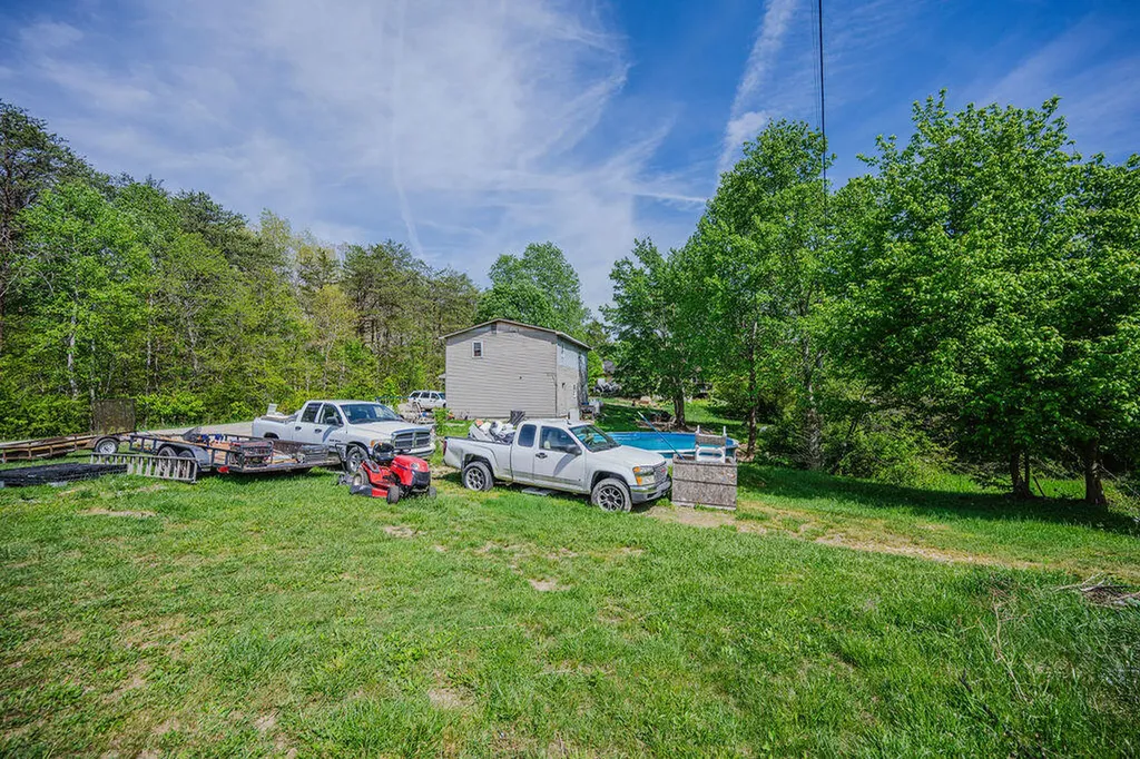 485 Estes Road Clay City KY 40312