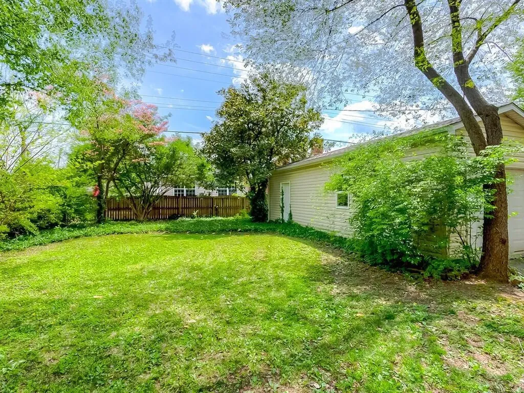 217 Romany Road Lexington KY 40502