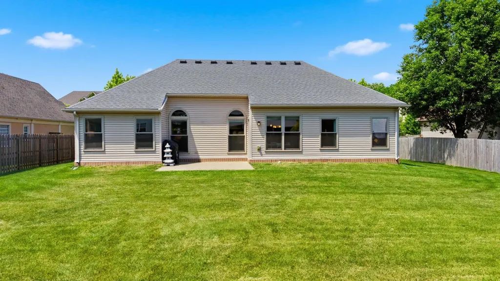 112 Shepherds Trace Versailles KY 40383