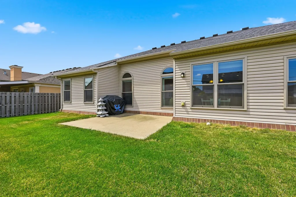 112 Shepherds Trace Versailles KY 40383