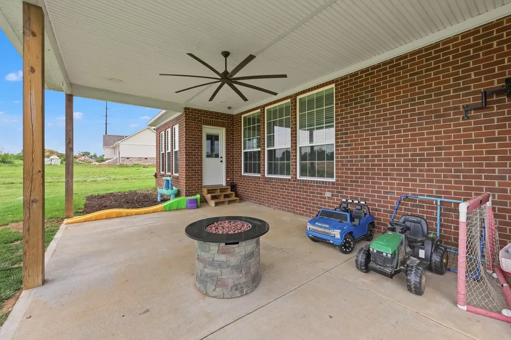 445 Houston Oaks Drive Paris KY 40361