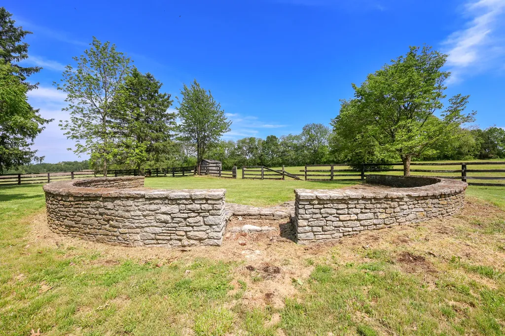 1975 Georgetown Road Paris KY 40361