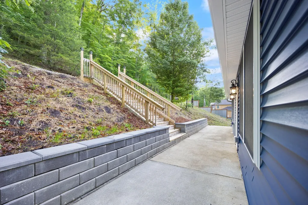 77 Grayson Lane London KY 40741