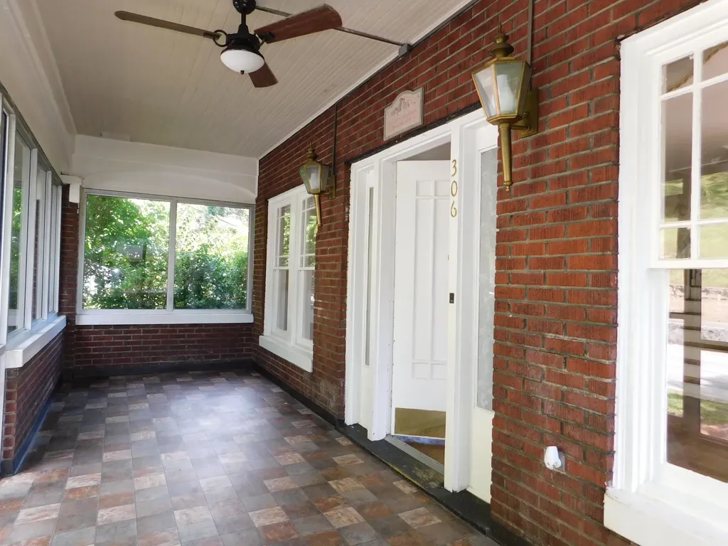 306 Ivy Street Harlan KY 40831