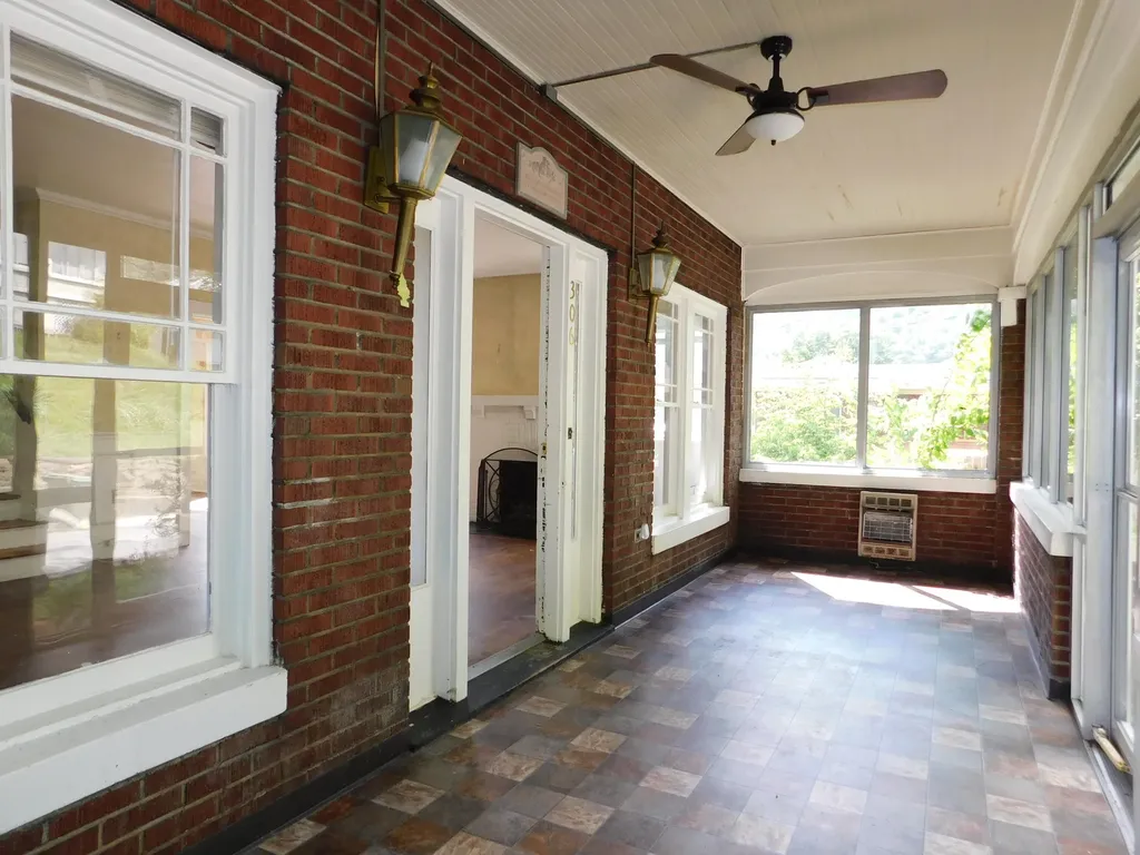 306 Ivy Street Harlan KY 40831