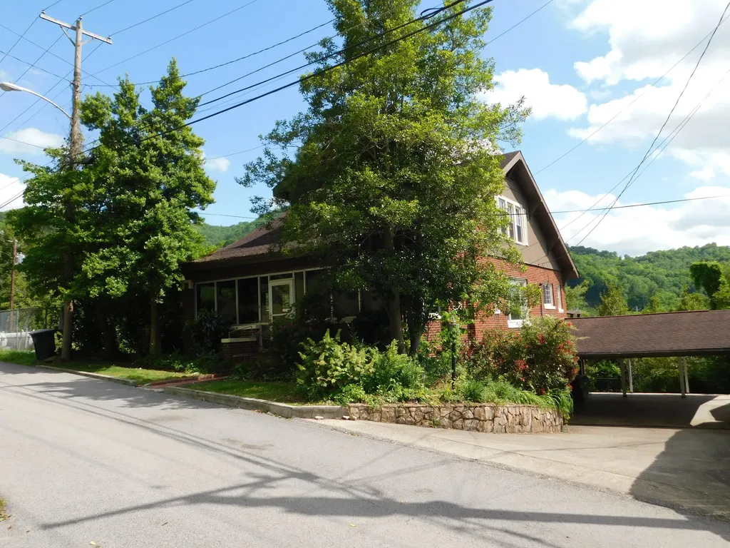 306 Ivy Street Harlan KY 40831