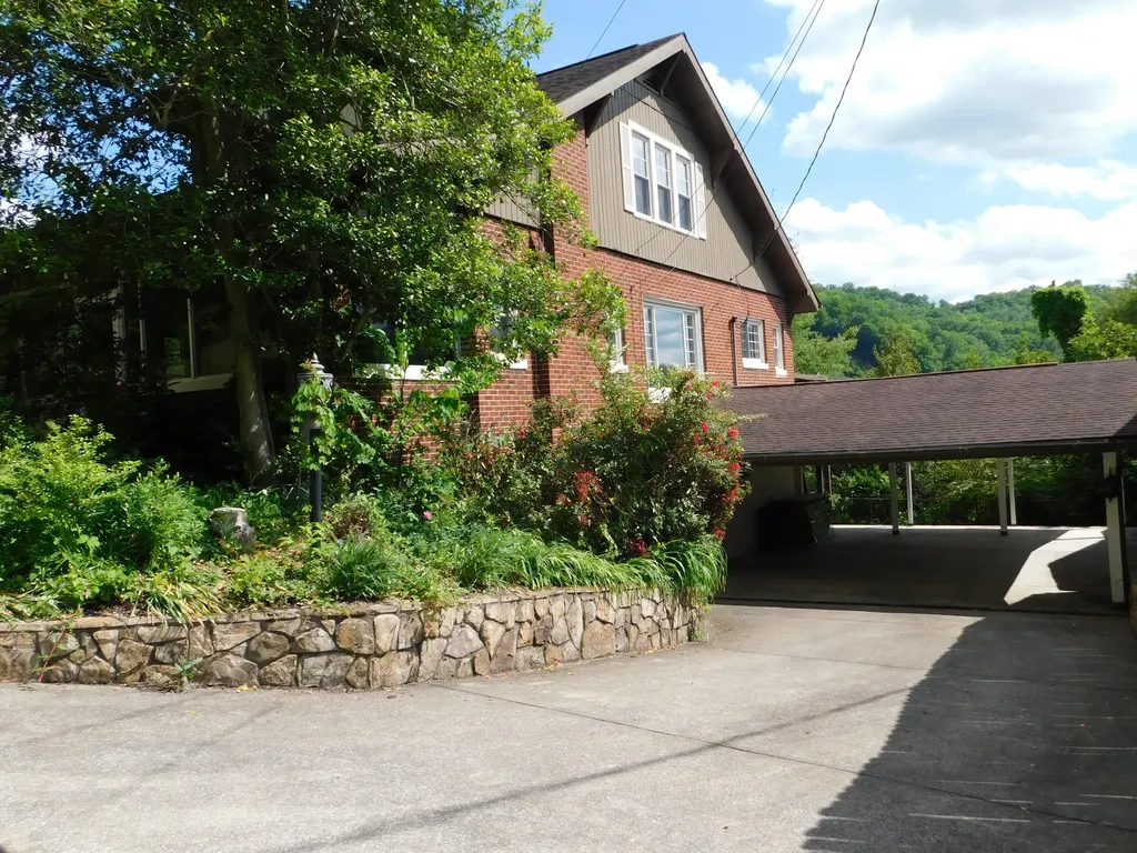 306 Ivy Street Harlan KY 40831