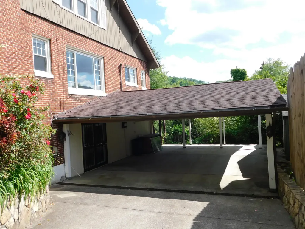 306 Ivy Street Harlan KY 40831