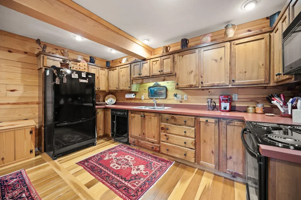 80-2 Woodson Bend Resort Bronston KY 42518