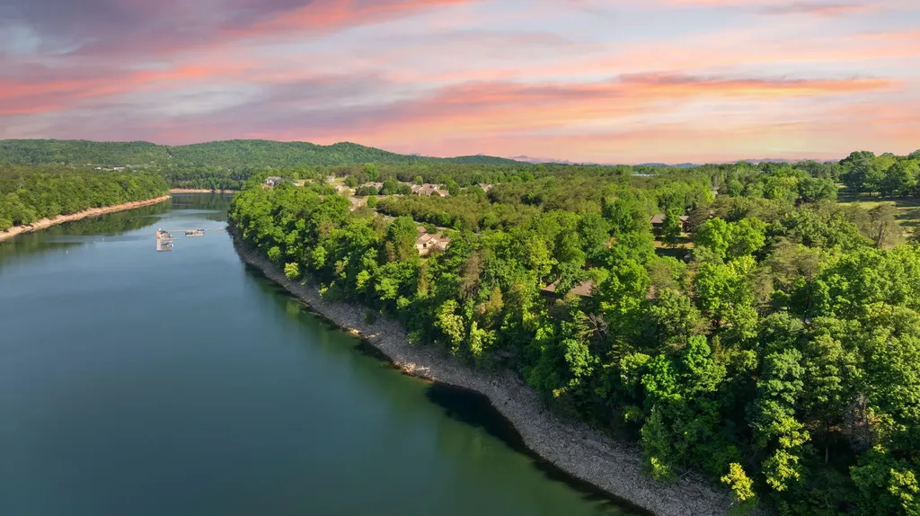 80-2 Woodson Bend Resort Bronston KY 42518