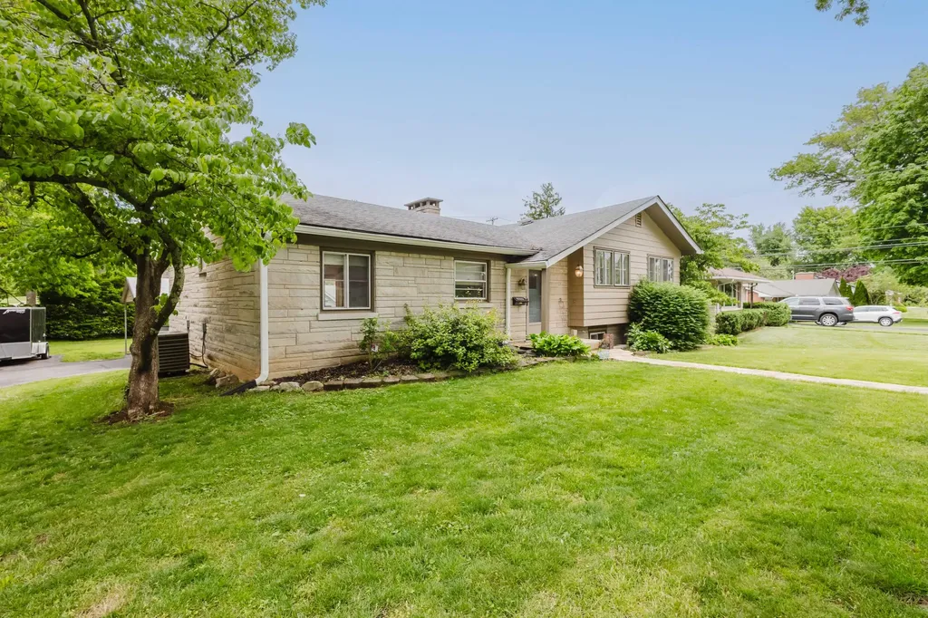 1857 Darien Drive Lexington KY 40504