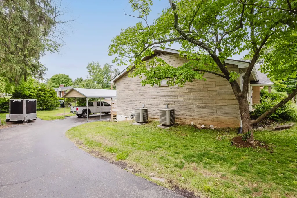 1857 Darien Drive Lexington KY 40504