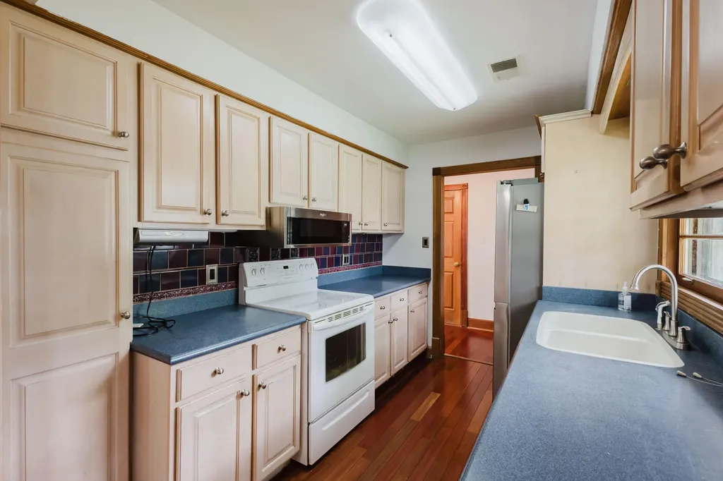 1857 Darien Drive Lexington KY 40504