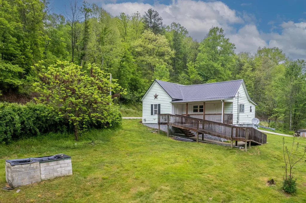 8855 Highway 191 West Liberty KY 41472