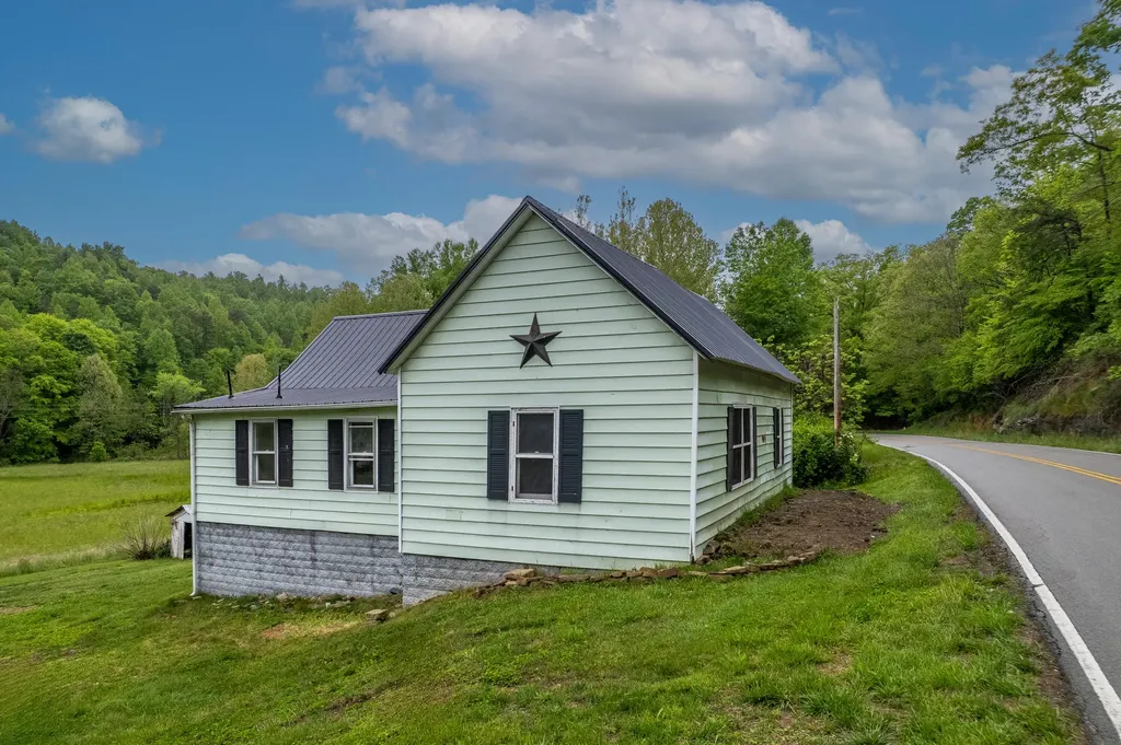 8855 Highway 191 West Liberty KY 41472