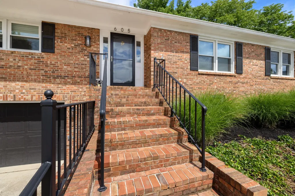 607 Camino Drive Lexington KY 40502