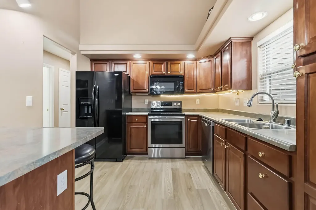 2560 Spring Valley Loop Lexington KY 40511