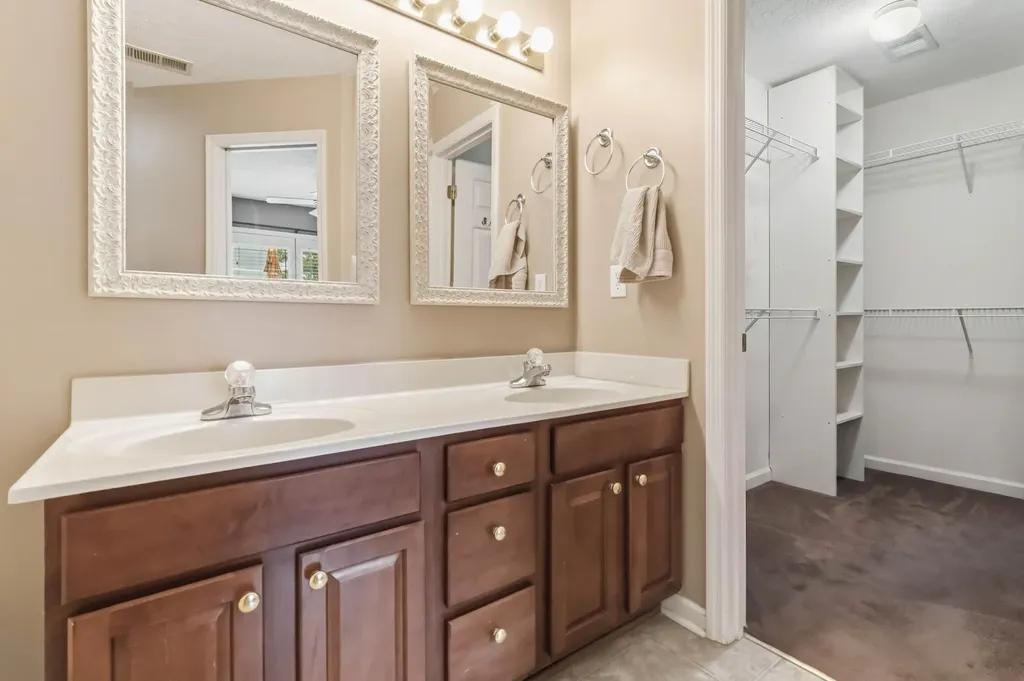 2560 Spring Valley Loop Lexington KY 40511