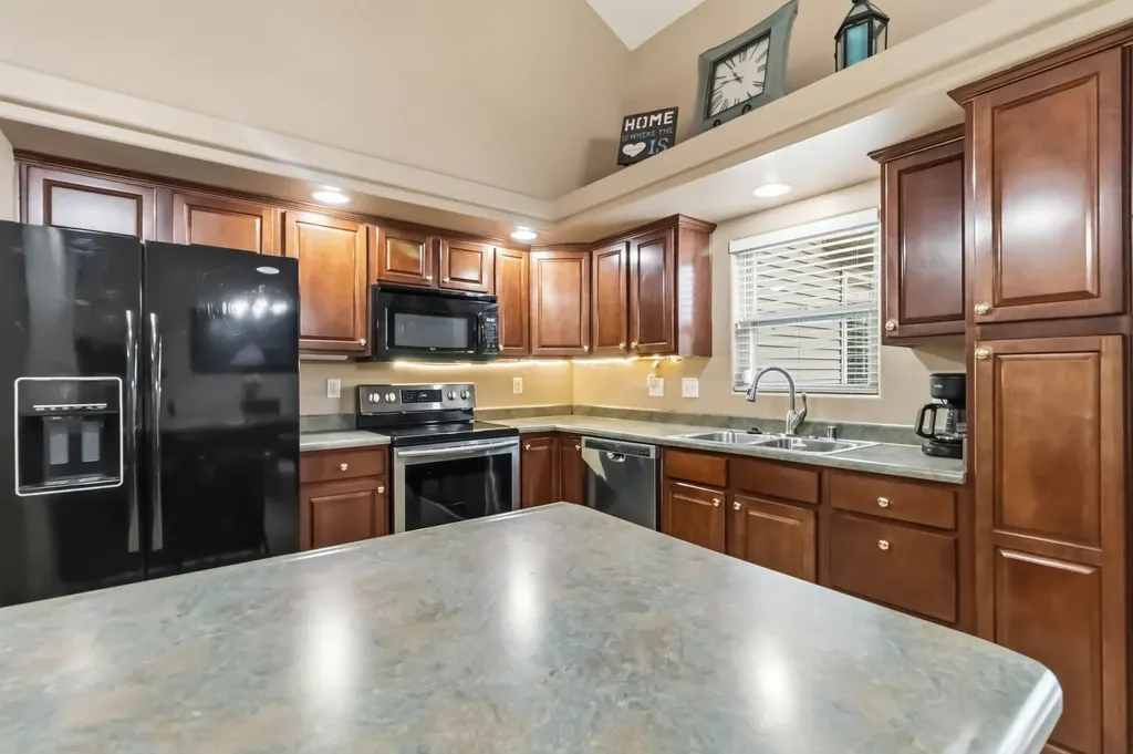 2560 Spring Valley Loop Lexington KY 40511