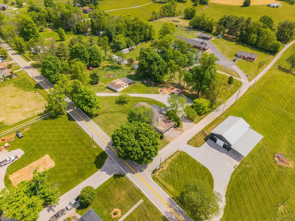9210 N. Highway 1247 Eubank KY 42567