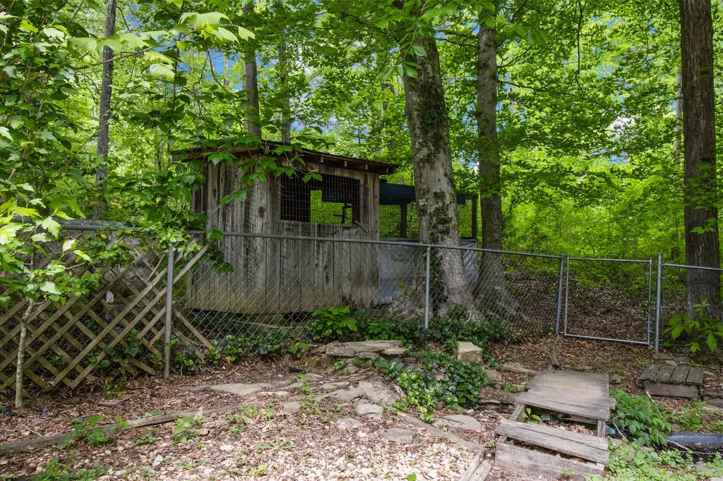 4497 Tom Cat Trail London KY 40741