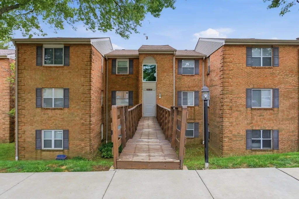 421 Redding Road Lexington KY 40517