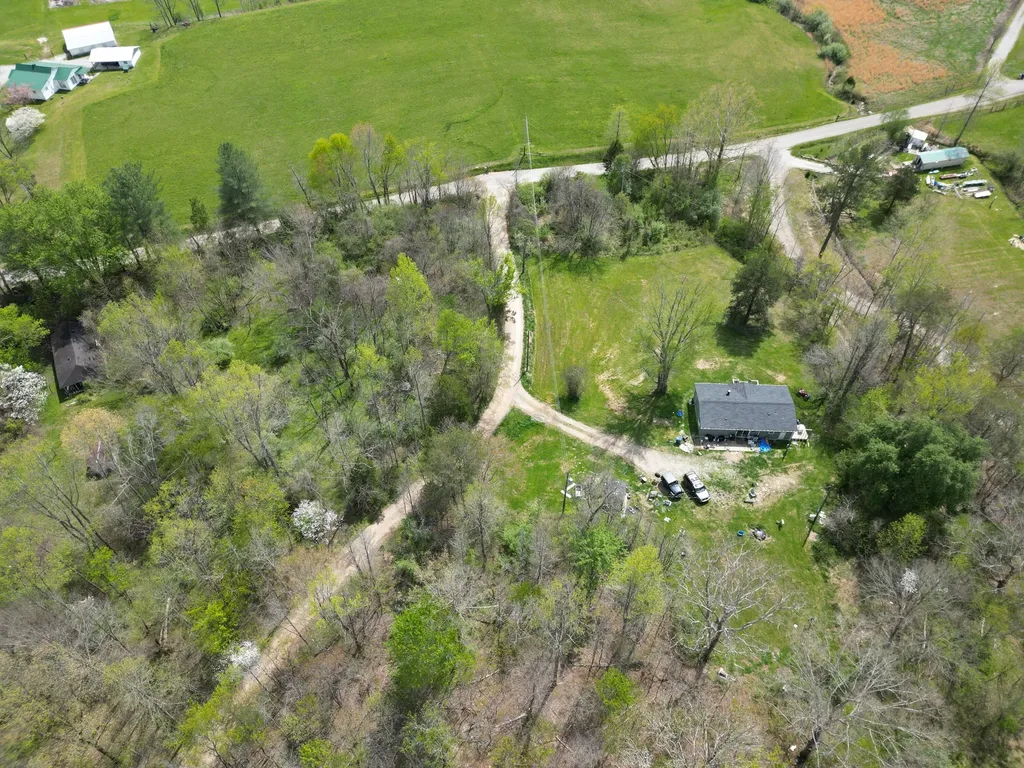 9999 Lot-mud Creek Road Williamsburg KY 40769