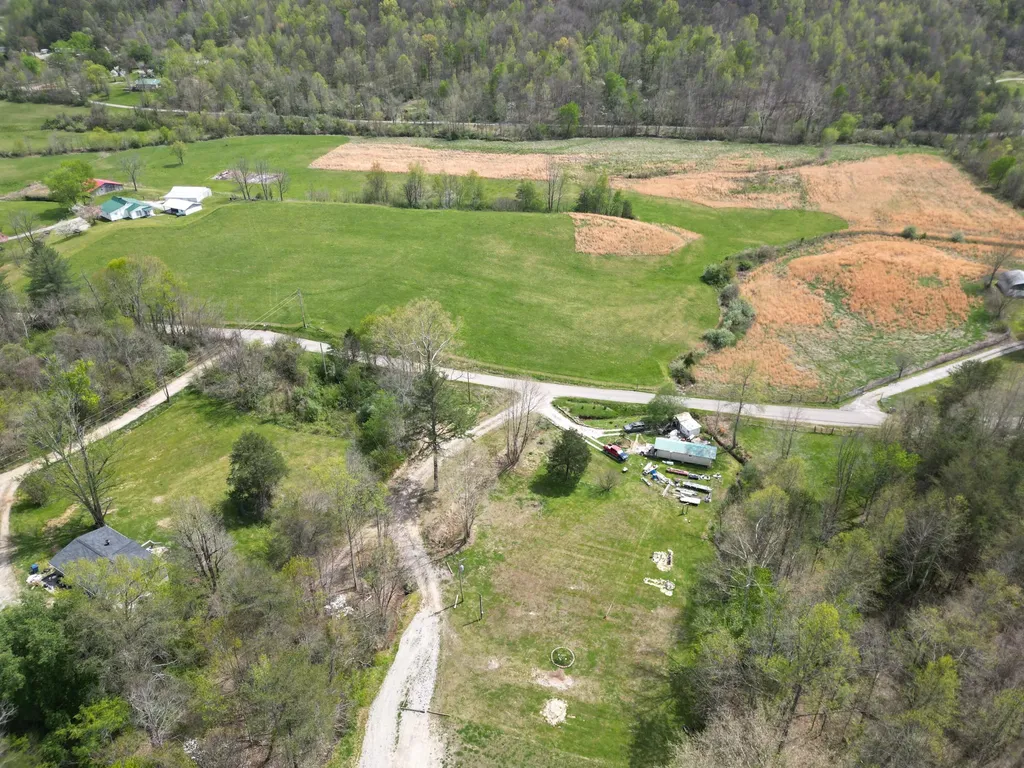 9999 Lot-mud Creek Road Williamsburg KY 40769
