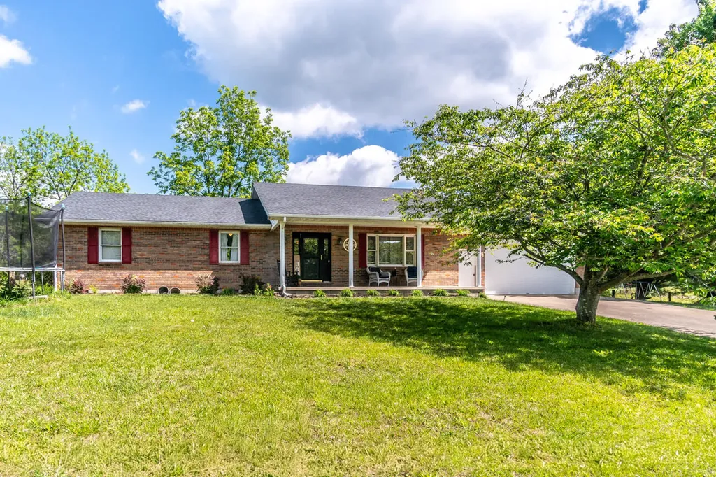 95 Kim Gay Lane Mckee KY 40447