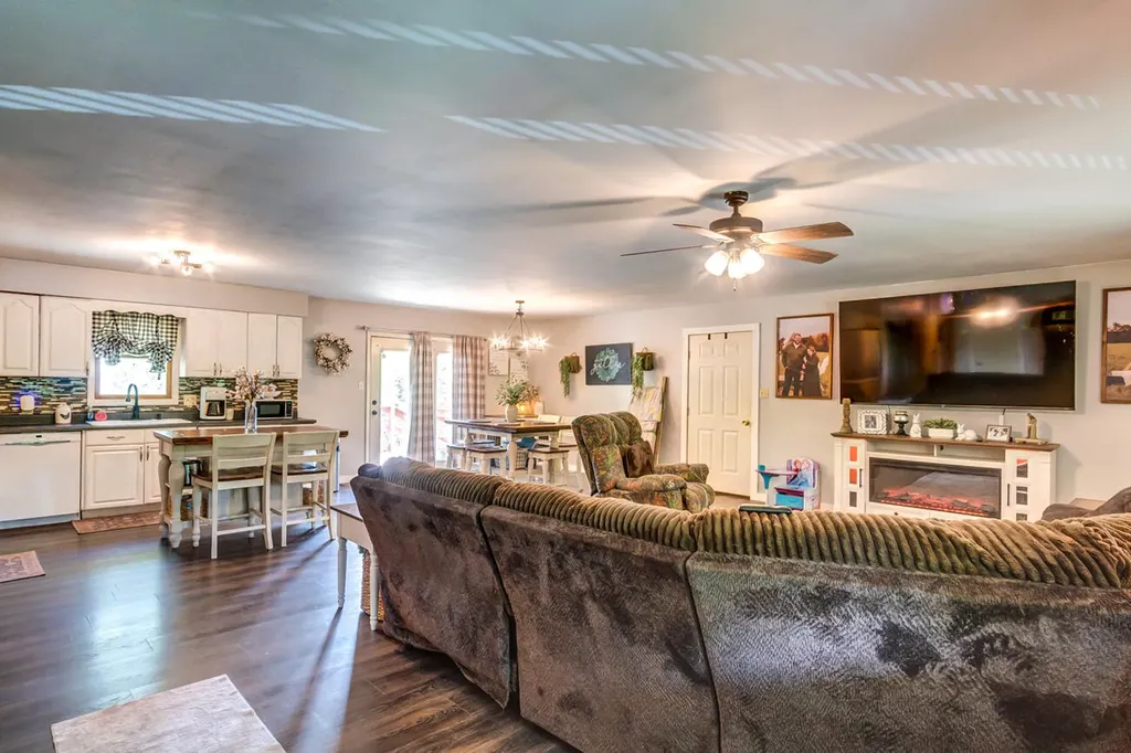 95 Kim Gay Lane Mckee KY 40447