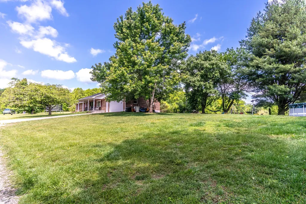 95 Kim Gay Lane Mckee KY 40447