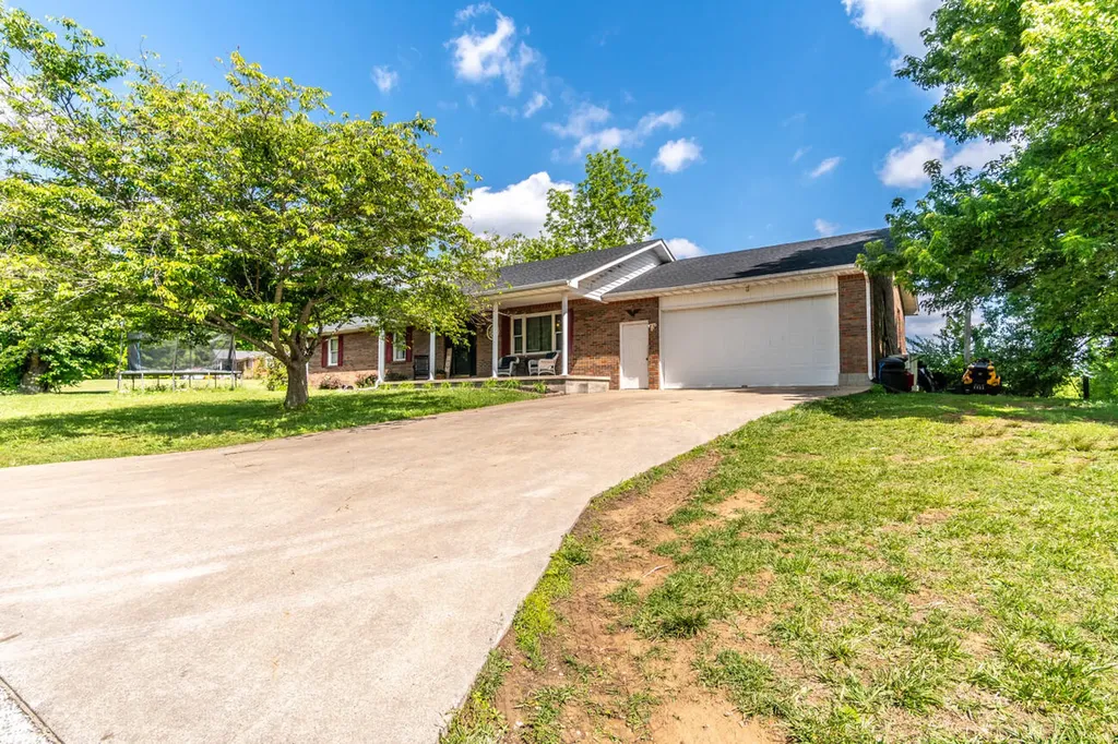 95 Kim Gay Lane Mckee KY 40447