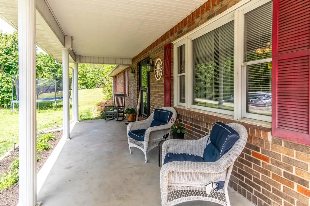 95 Kim Gay Lane Mckee KY 40447
