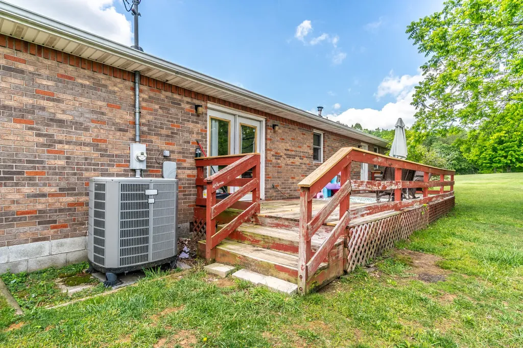 95 Kim Gay Lane Mckee KY 40447