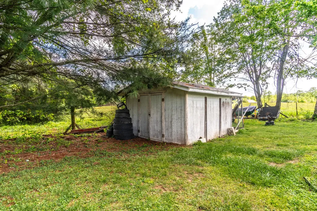 95 Kim Gay Lane Mckee KY 40447