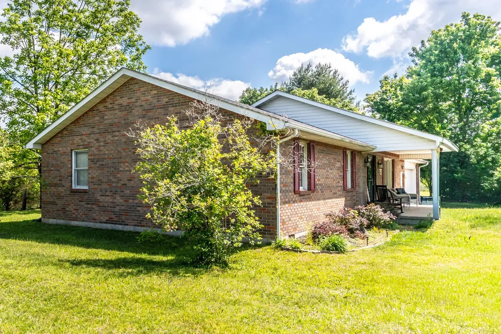 95 Kim Gay Lane Mckee KY 40447