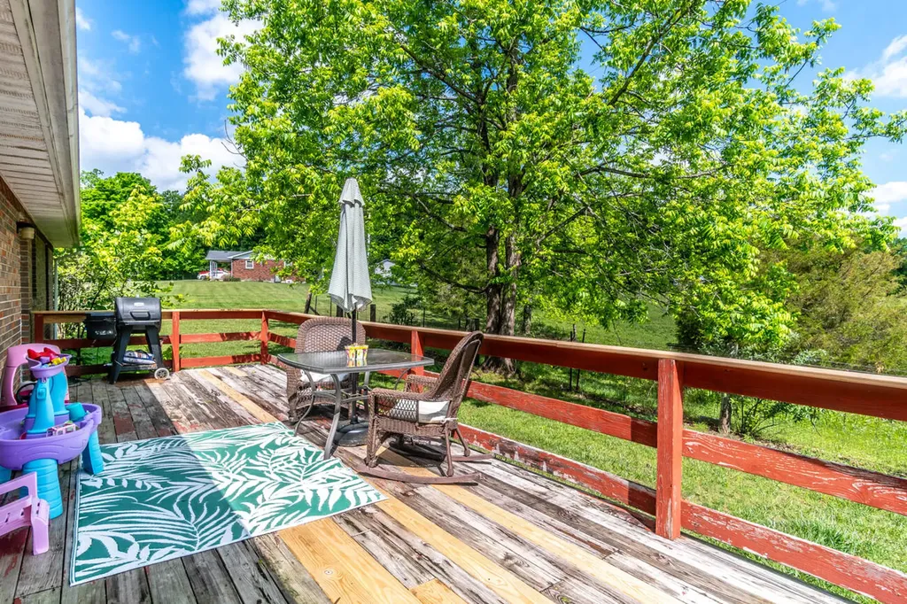 95 Kim Gay Lane Mckee KY 40447