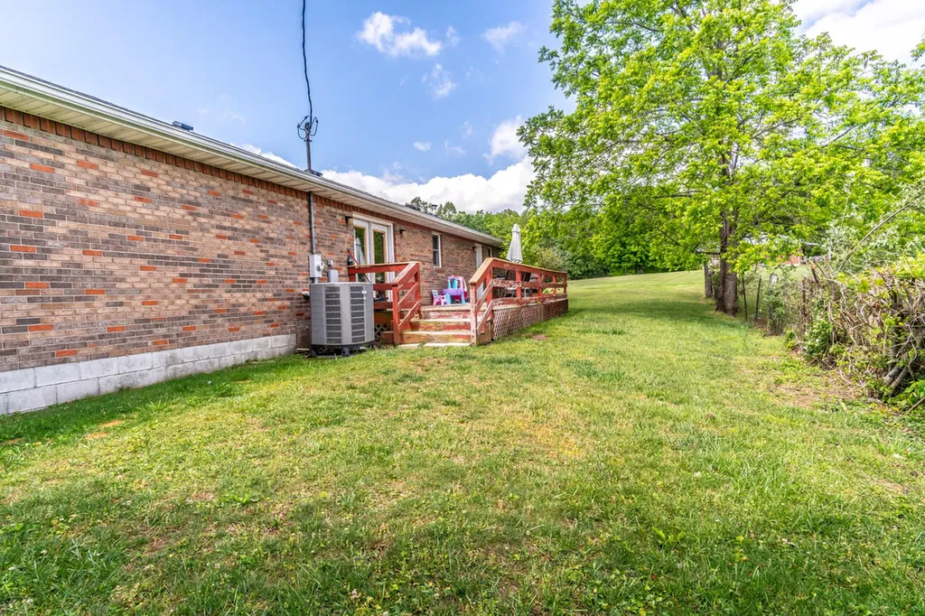 95 Kim Gay Lane Mckee KY 40447