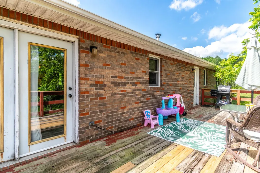 95 Kim Gay Lane Mckee KY 40447