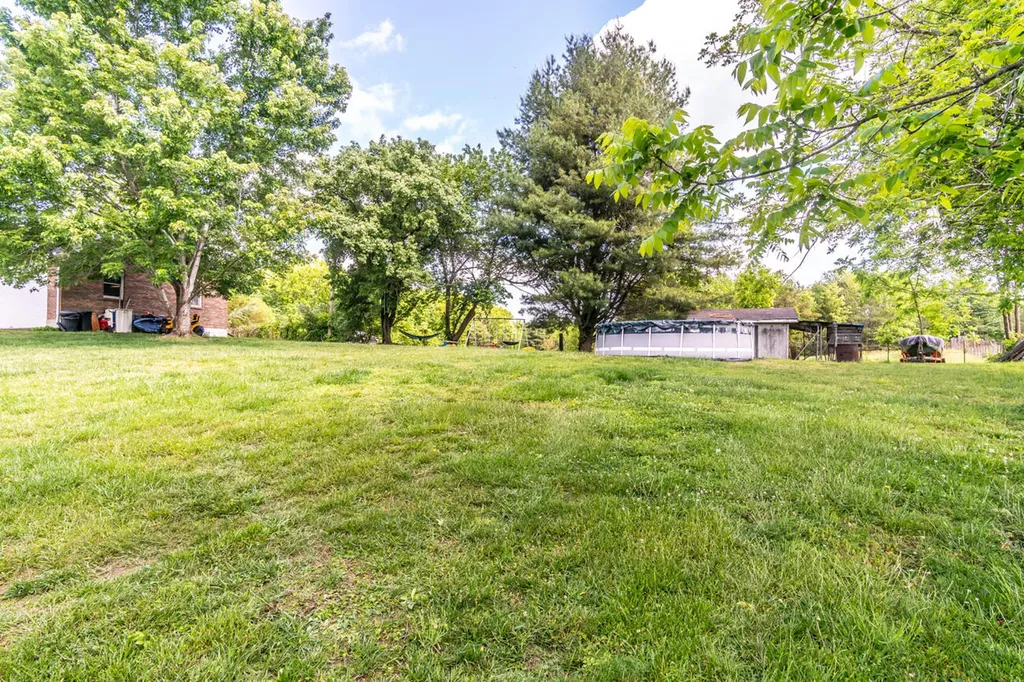 95 Kim Gay Lane Mckee KY 40447