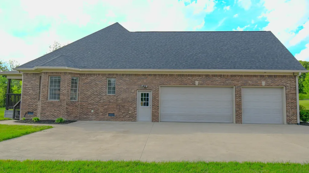 1110 Creekside Drive Lawrenceburg KY 40342