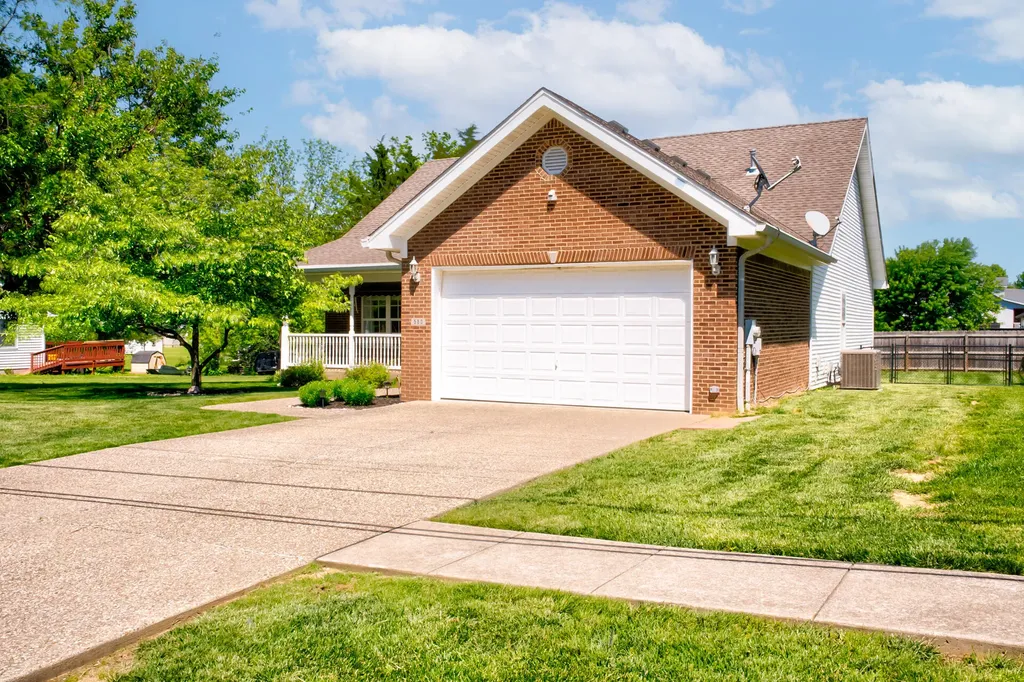 580 Catalpa Lane Shelbyville KY 40065
