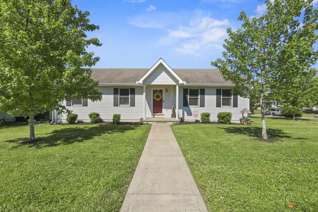 913 North Meadowhill Road Paris KY 40361