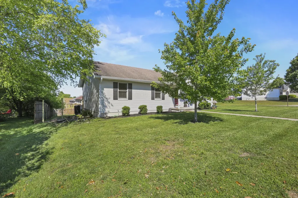 913 North Meadowhill Road Paris KY 40361