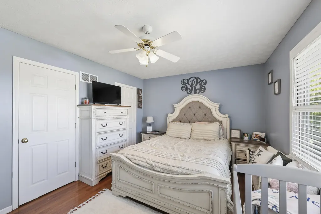 913 North Meadowhill Road Paris KY 40361