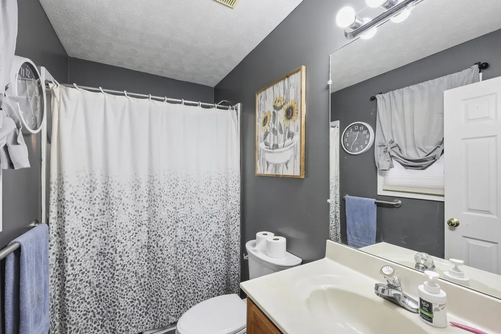 913 North Meadowhill Road Paris KY 40361