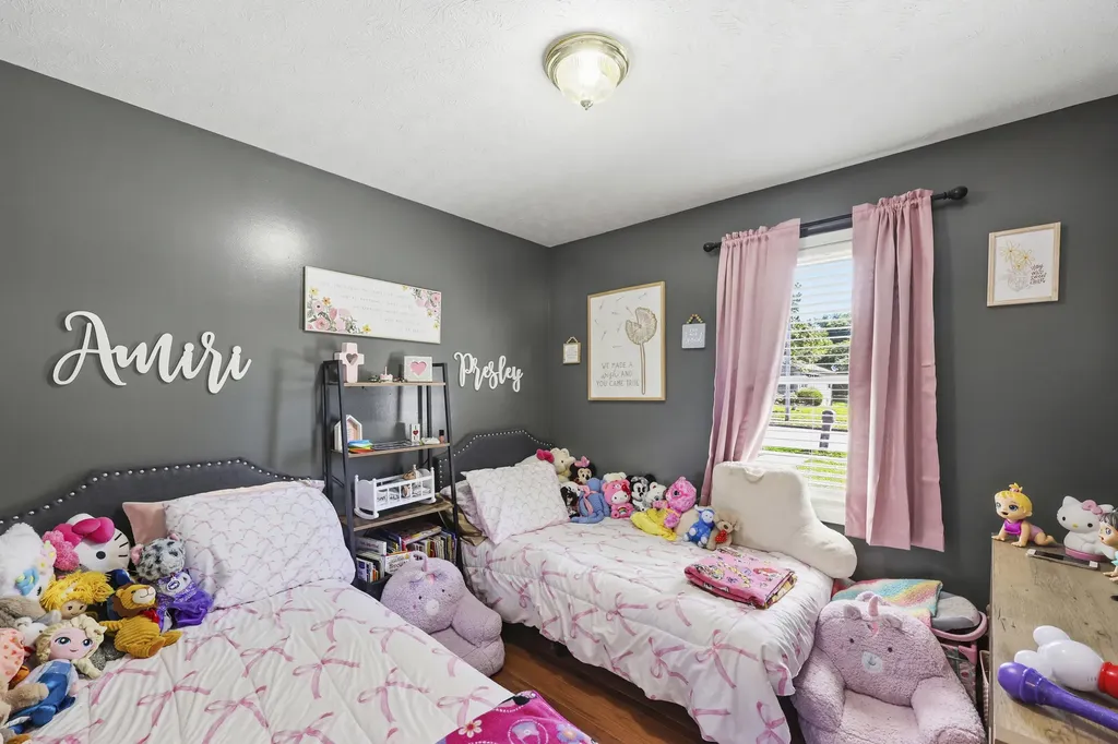 913 North Meadowhill Road Paris KY 40361