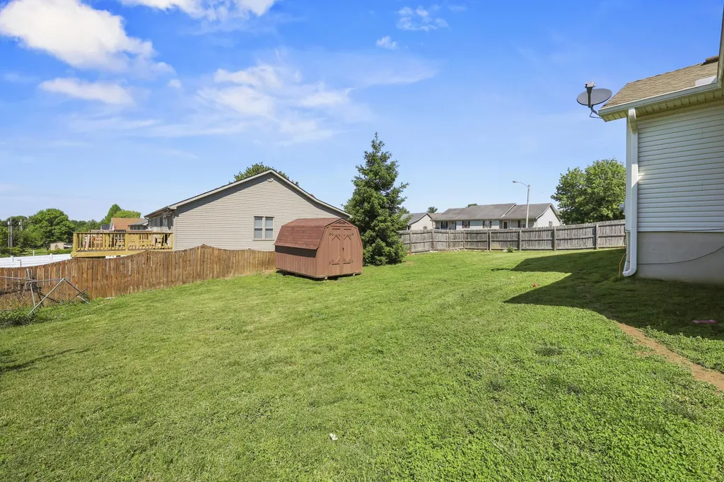 913 North Meadowhill Road Paris KY 40361