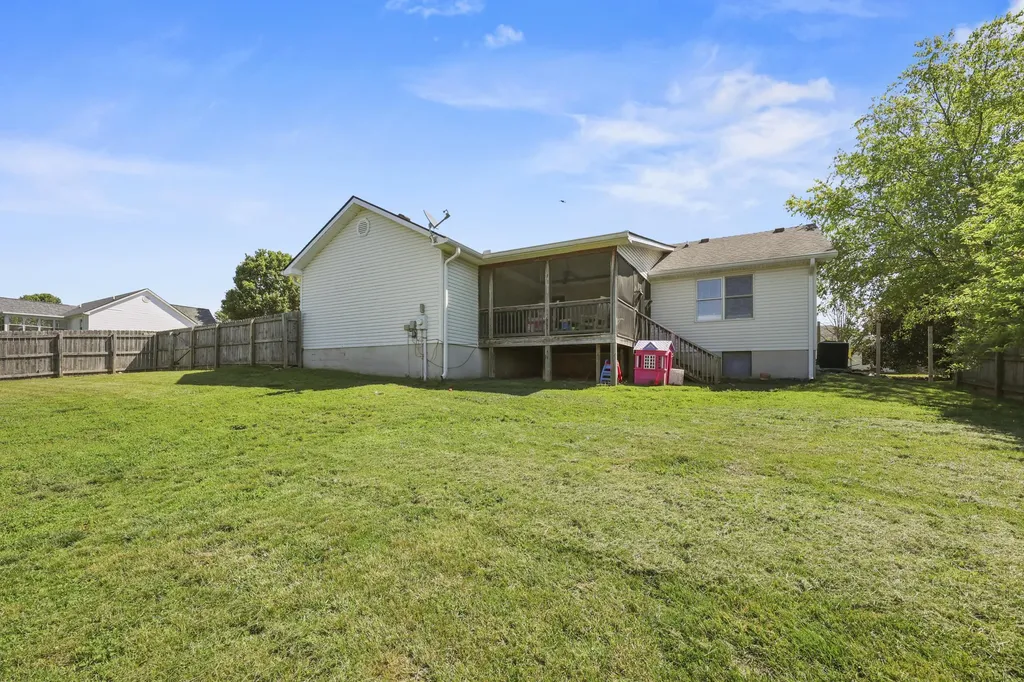 913 North Meadowhill Road Paris KY 40361