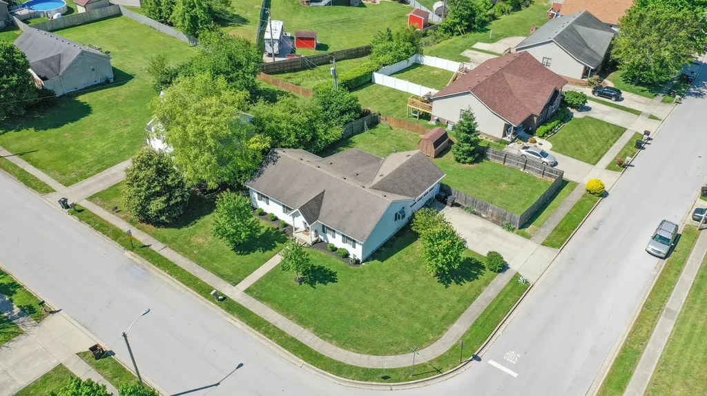 913 North Meadowhill Road Paris KY 40361